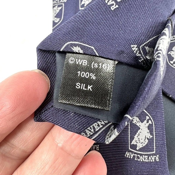 New Harry Potter Cravate Ravenclaw Crest Silk Neck Tie - Picture 3 of 8